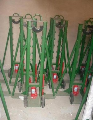 Cable drum jacks with stepped construction