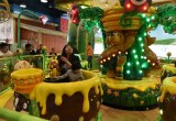 Bear & Honey-Looking Spinning Cups Ride