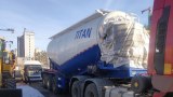 Étapes de déchargement d'un camion-citerne à poudre