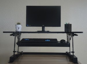 Height adjustable desk