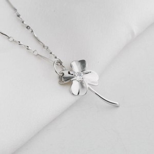 Clover Necklace flower necklace Simple design