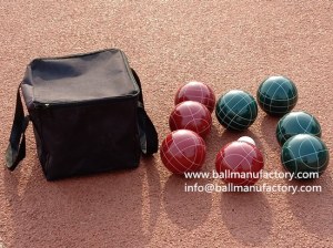 Fournir une boule de pétanque en résine comme pour la balle de jeu de jardin en plein air