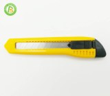 Plastic pocket snap-off retractable utility blade